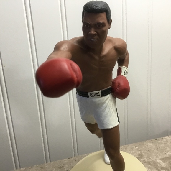 “THE GREATEST” Muhammad Ali Salvino Sports Legends Figurine #2,843 of 3,000. - Picture 12 of 16